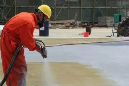 铁岭彩色路面喷涂是一种为路面